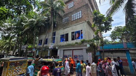 একই পরিবারের ৩ জনকে পিটিয়ে হত্যা, নেপথ্যে…