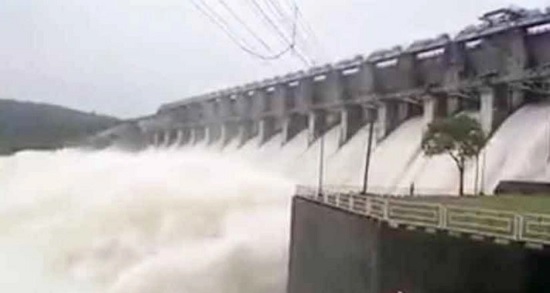 হঠাৎ হু হু করে বাড়ছে তিস্তার পানি, খুলে দেওয়া হয়েছে ৪৪টি জলকপাট