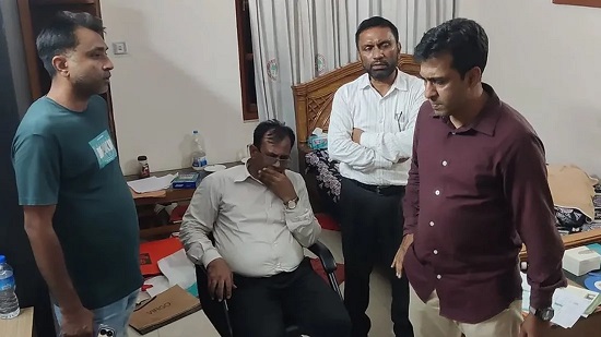 পালানোর সময় ১৭ বিয়ে করা সেই বন কর্মকর্তা আটক